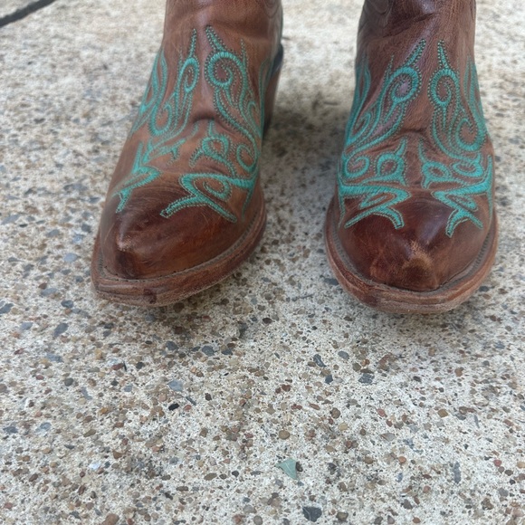 Lucchese Boots N4745 Tan leather. Turquoise thick stitching and studs. Size 7 - Picture 9 of 9